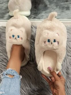 Casual Cartoon Cat Embroidery Fleece Fluffy Slippers