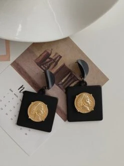 Metal Portrait Geometric Retro Pendant Earrings -Zolucky Sales Store 23082b50971903c27596674482925288