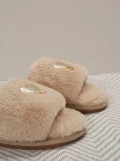 Casual Metallic Heart-shaped Fluffy Slippers -Zolucky Sales Store 4a9d1c699a765a03c67e3bba2511c061