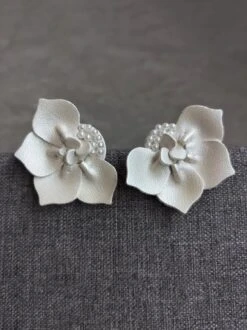 Elegant Handmade 3D PU Leather Imitation Pearl Flower Earrings -Zolucky Sales Store 5707cfc90ea4563b189de9d4e96422a7