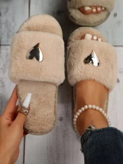 Casual Metallic Heart-shaped Fluffy Slippers