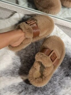 Color Block Buckle Warmth Fluffy Toe-covered Slippers -Zolucky Sales Store 7c1c84aabe9b8d1c87996ba79326a355