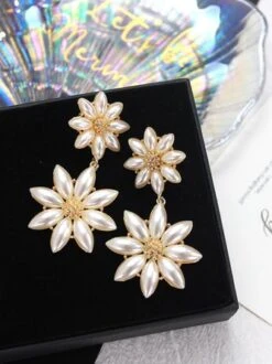 Elegant Imitation Pearl Daisy Vacation Dangle Earrings
