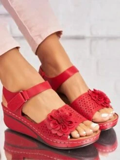 Retro Casual Three-dimensional Flower Hollow Breathable Wedge Sandals