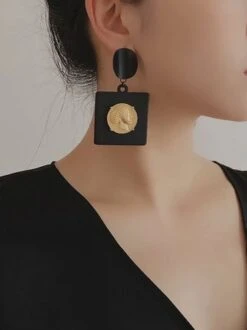 Metal Portrait Geometric Retro Pendant Earrings