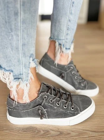 Women Vintage Lace-Up Canvas Shoes 1 Women Vintage Lace-Up Canvas Shoes