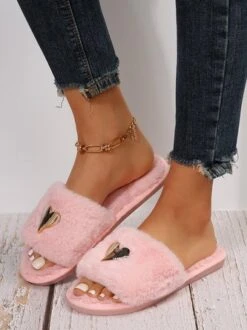 Casual Metallic Heart-shaped Fluffy Slippers -Zolucky Sales Store e7a0353eebc9fbbcbcaedff4736be46f