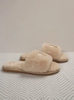 Casual Metallic Heart-shaped Fluffy Slippers -Zolucky Sales Store fb61a198b0020f1a1945e3759a0d8116